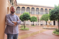  Miguel González-Mohíno Sánchez, autor de la investigación, en la Facultad de Derecho. 