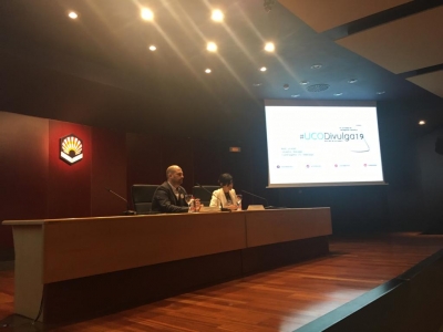 El vicerrector de Investigación y Desarrollo Territorial, Enrique Quesada, junto a la coordinadora de la UCCi, Elena Lázaro, en la inauguración de las jornadas  