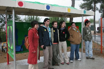 Los estudiantes promueven un transporte alternativo a Rabanales mediante ' El Punto', un sistema para compartir coche.