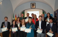 Foto de familia de autoridades y premiados