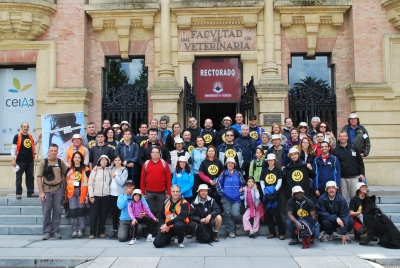 Los participantes, a la puerta del Rectorado