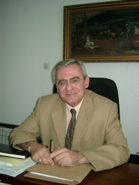 Imagen de archivo del profesor Jos Roldn Caas