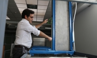 Researcher Oscar Castro working in the lab